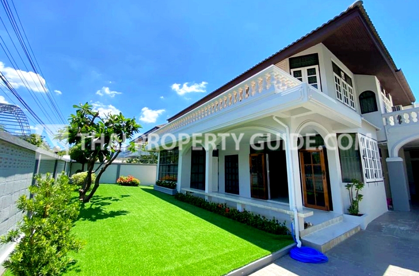 House in Bangnatrad